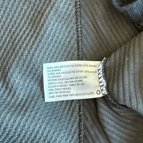 Wild Fable Women's Short Sleeve Ribbed Waffle Slim Crop T-Shirt Size XS - Picture 6 of 6